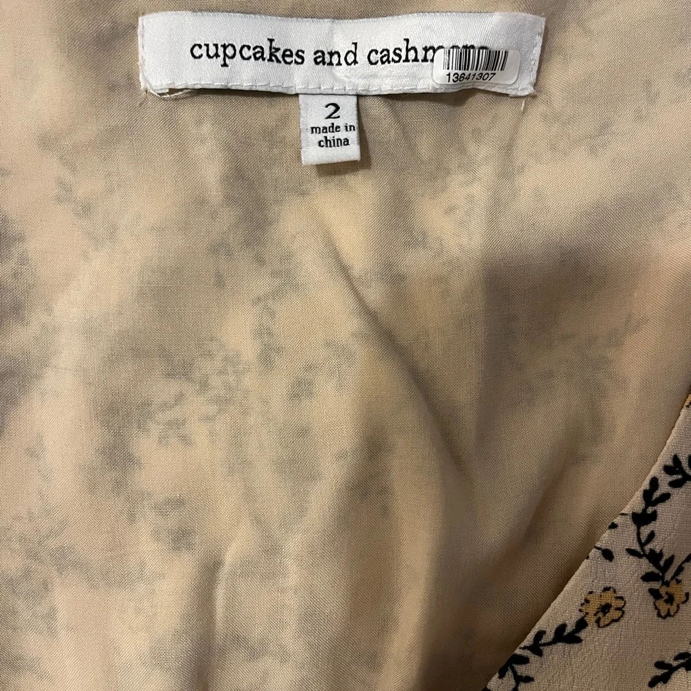 Cupcakes and cashmere Floral V-Neck Dress - Picture 11 of 11